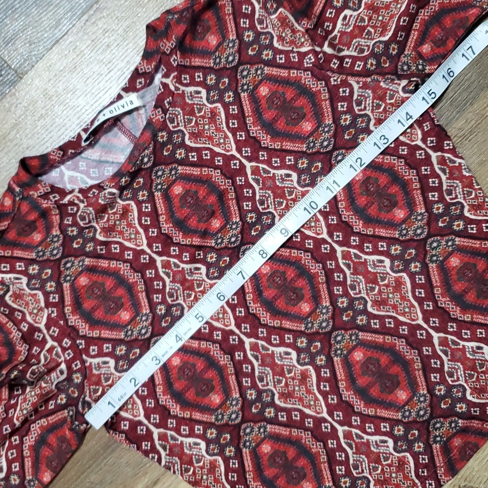 Alice + Olivia long sleeve maroon orange crop long sleeve medallion stretch top - Picture 3 of 8